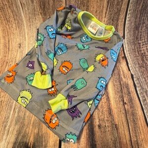 Preownd Kidgets Gray Pajama Set with Monster Print Size 24 Months Item #PHK7246
